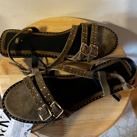 Zara khaki green flat real suede leather sandals with studs NWT - Picture 3 of 13